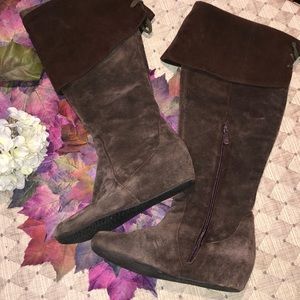 RESTRICTED ABOVE THE KNEE SUEDE BOOTS